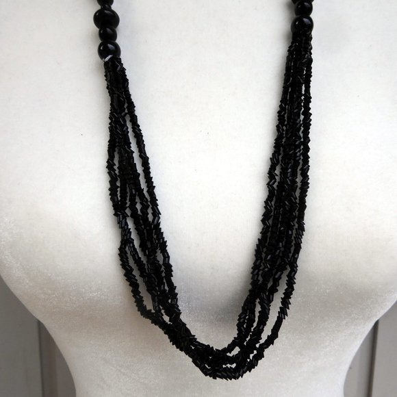 Black Multi-strand Shell like Necklace - Picture 2 of 3